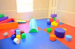 AK Athletic Equipment Roll-Up Playroom Flooring 5' X 5'